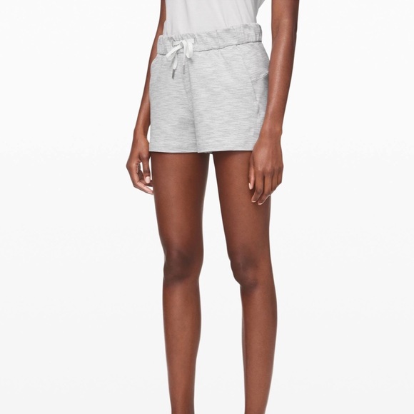 lululemon athletica Pants - Lululemon Women's on The Fly Short 2.5"